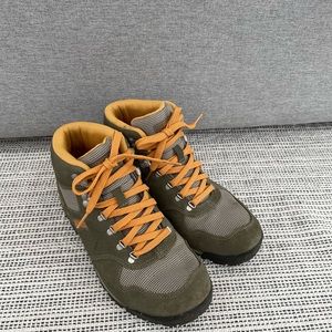 Merrell hiking boots size 9